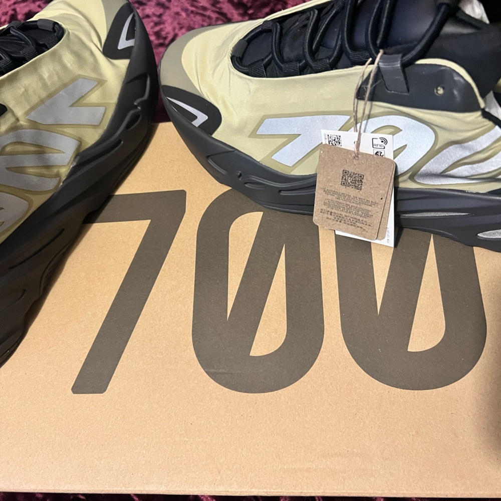 Yeezy adidas Yeezy Boost 700 MNVN Resin Men’s 12 NIB